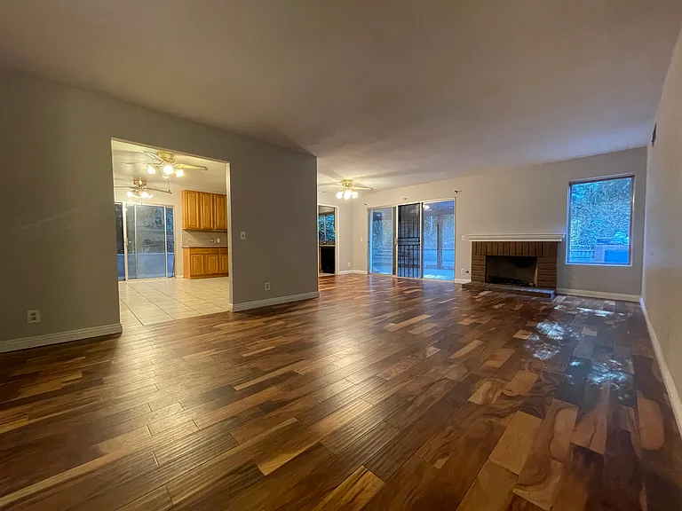 1868 W Phillips Dr — Photo 3