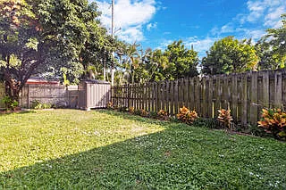 512 NE 12th Ave — Photo 17
