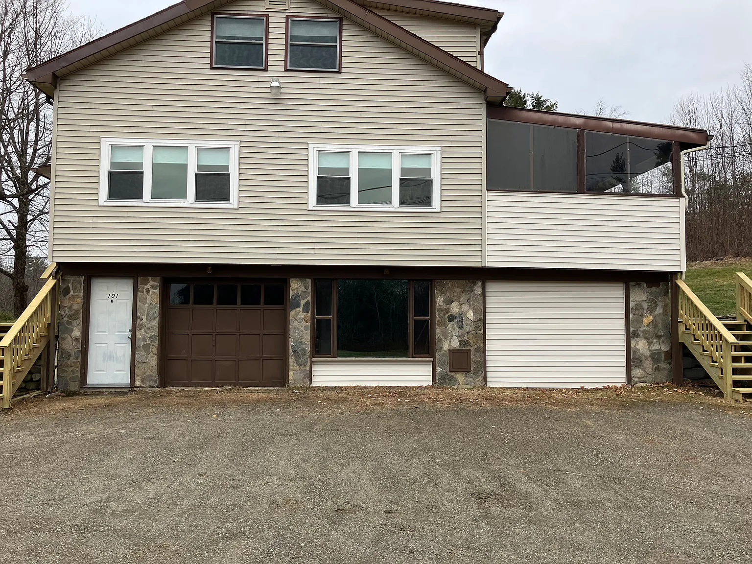 3 bed, 1200 sqft, $2,000 — Photo 2