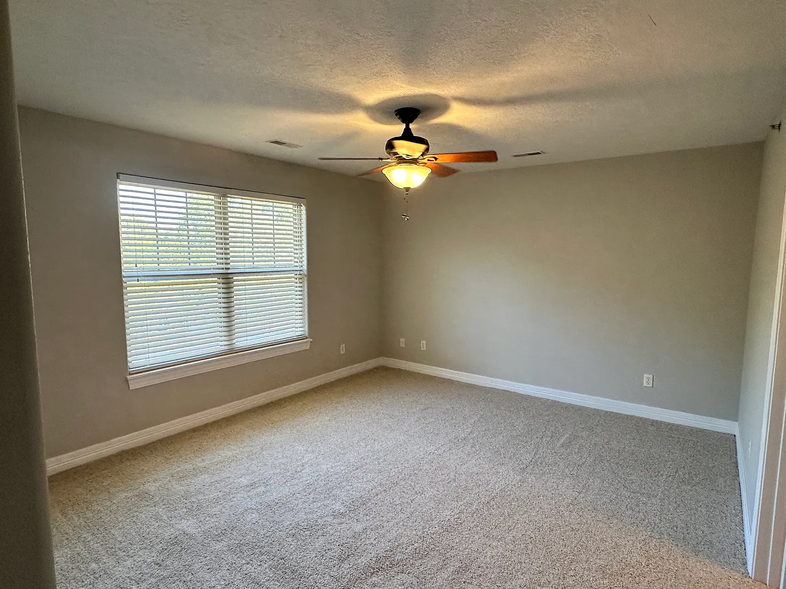 2 bed, 1200 sqft, $900 — Photo 4