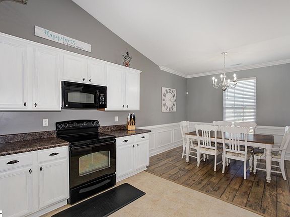5th image of 6 Prince Edward Ct