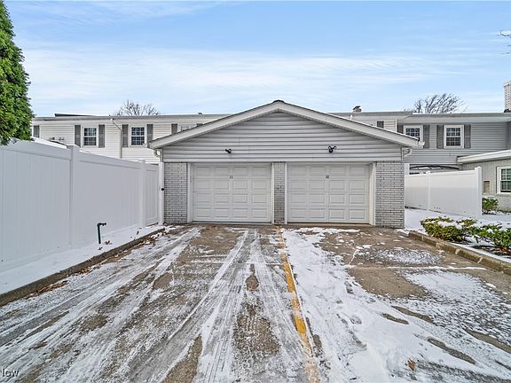 2nd image of 3 Meadowlawn Dr #3-11