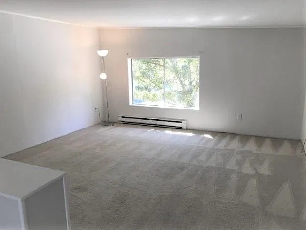 Living room faces west.