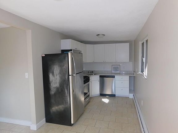 2nd image of 202 School St APT 3
