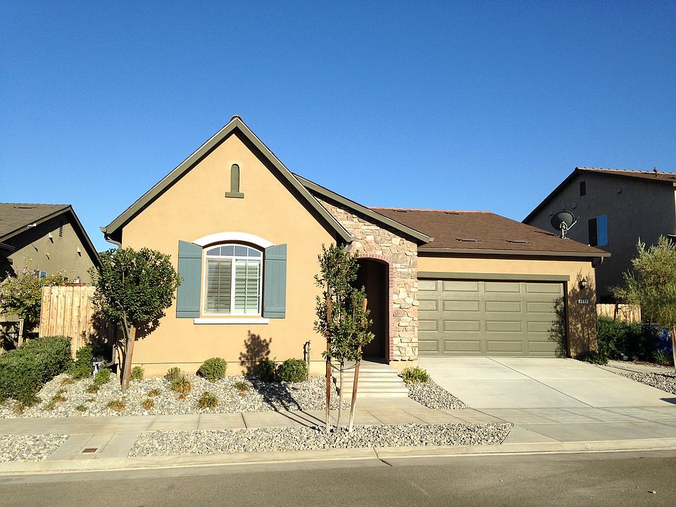 Low maintenance landscape