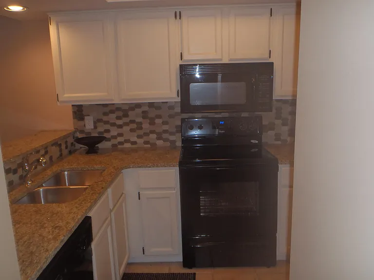6546 Point Comfort Ln — Photo 7