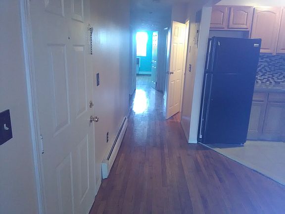3rd image of 916 E 217th St APT 3