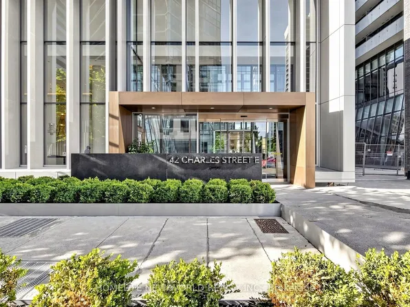 42 Charles St E #2302, Toronto, ON M4Y 0B7