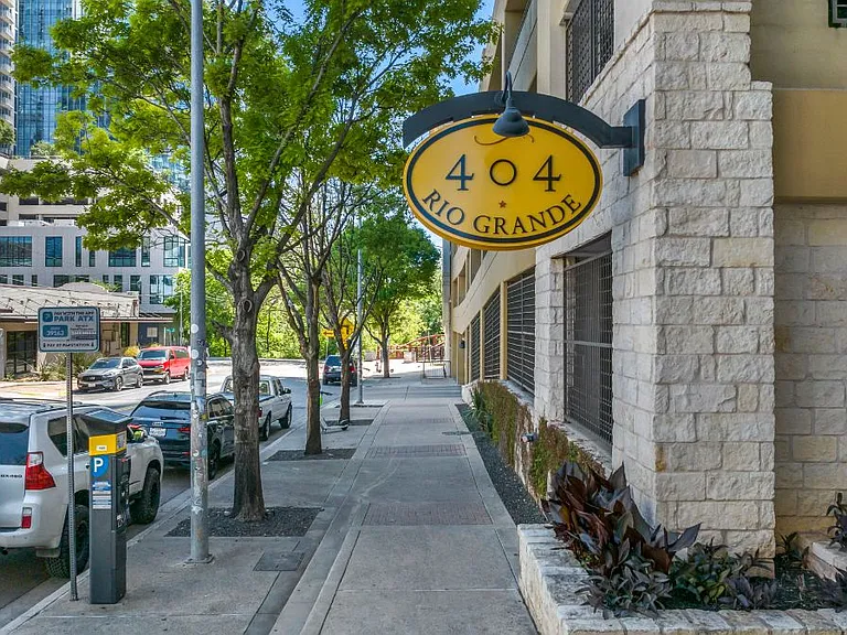404 Rio Grande — Photo 19