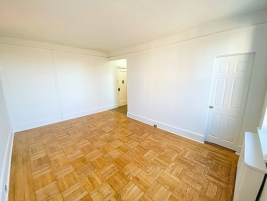5th image of 29 E Mosholu Pkwy N APT 6D