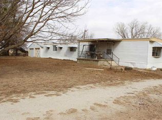 1004 Town & Country Ln, Hutchinson, KS 67501