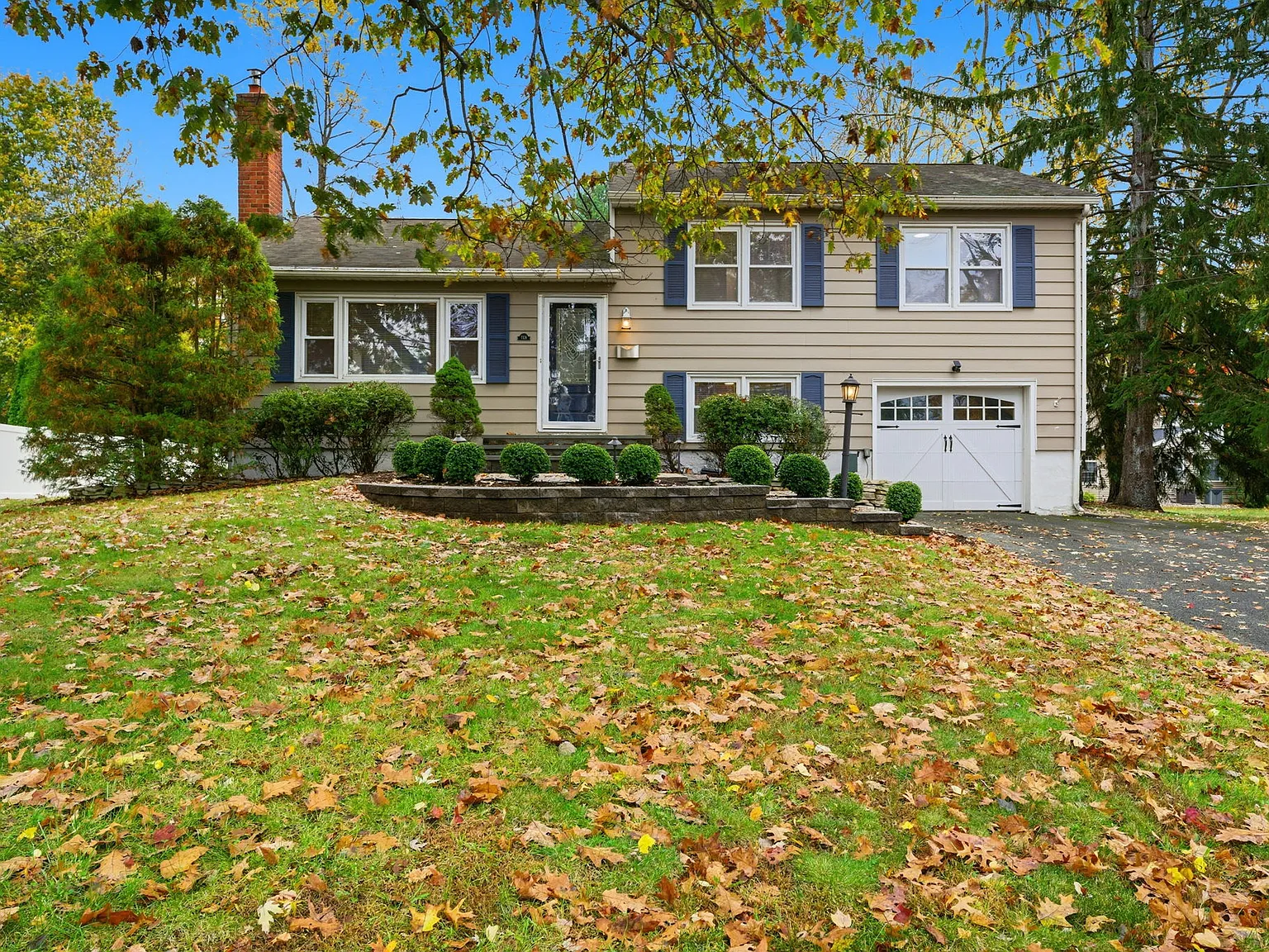 3 bed, 1.5 bath, 1726 sqft, $4,500 — Photo 2