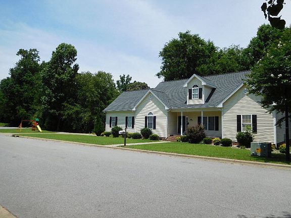 2nd image of 904 Stoney Brook Dr