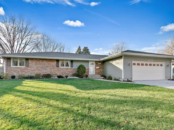 1609 Pickwick Ln, Dekalb, IL 60115