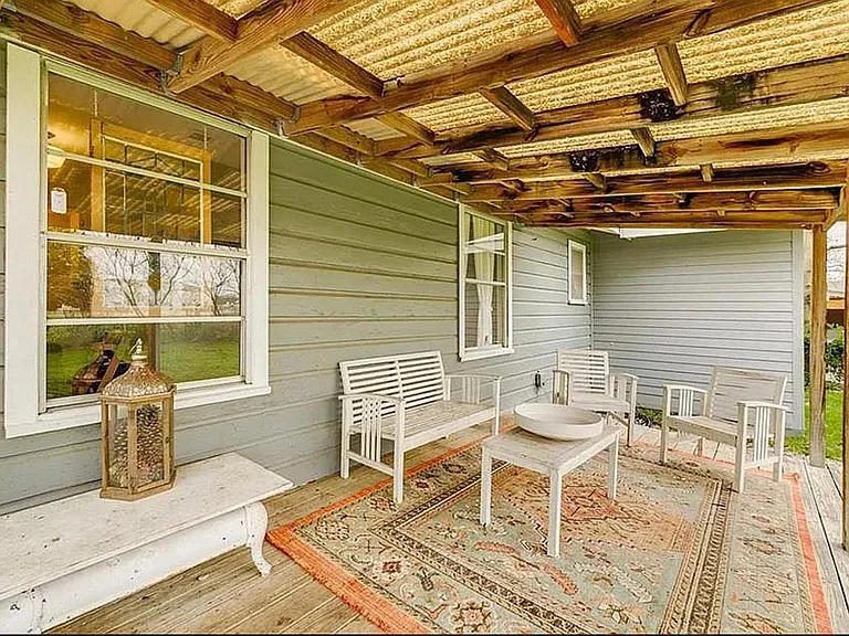 1806 Vine St — Photo 3