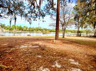 160 Clearwater Lake Rd, Hawthorne, FL 32640
