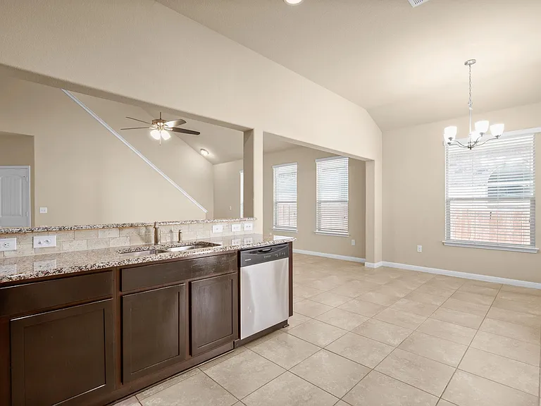 16440 Pienza Dr — Photo 8