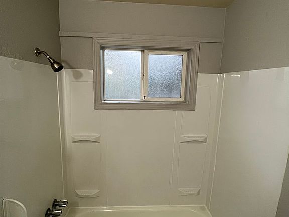 3rd image of 13400 SE Stark St #11