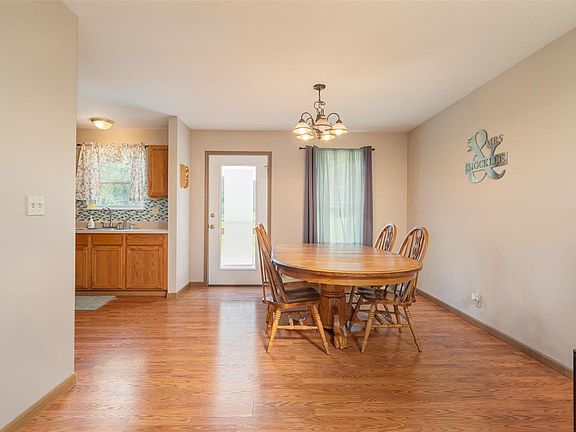 5th image of 6 Monterey Ct