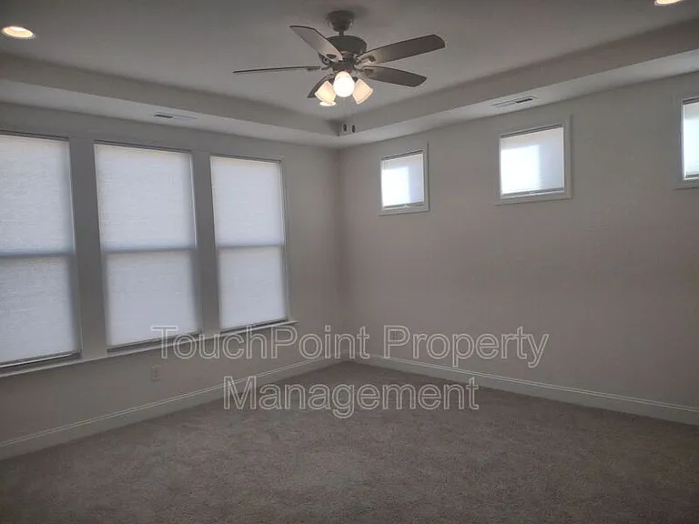 906 Acorn Way — Photo 8