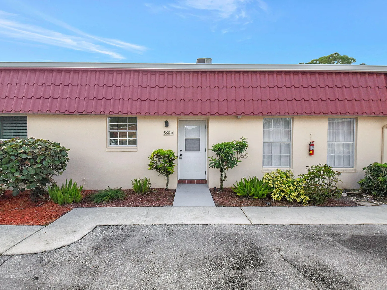 2 bed, 2.0 bath, 1208 sqft, $2,200 — Photo 2
