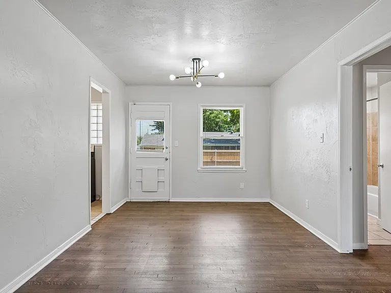 1603 Carlisle Ct — Photo 9