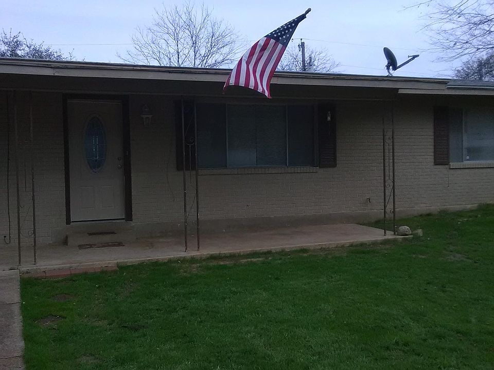 1st image of 609 Pine Ln