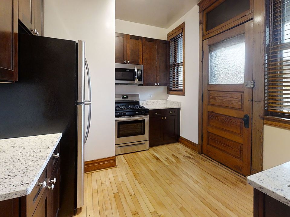 1st image of 3767 N Lakewood Ave #3