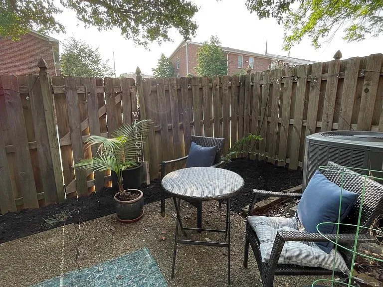 2060 Graybar Ln — Photo 6