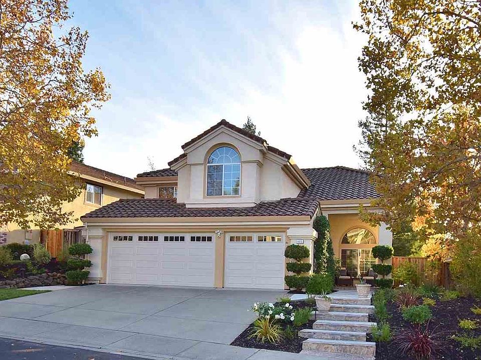 1st image of 405 Skycrest Dr