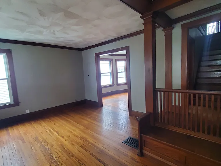 10-12 Lyon Pl — Photo 9