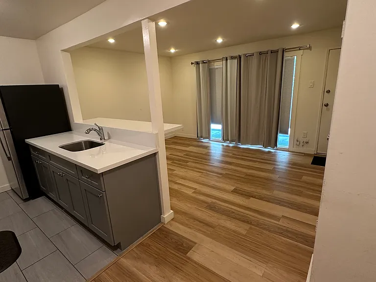 2020 Cedar St #3 — Photo 5