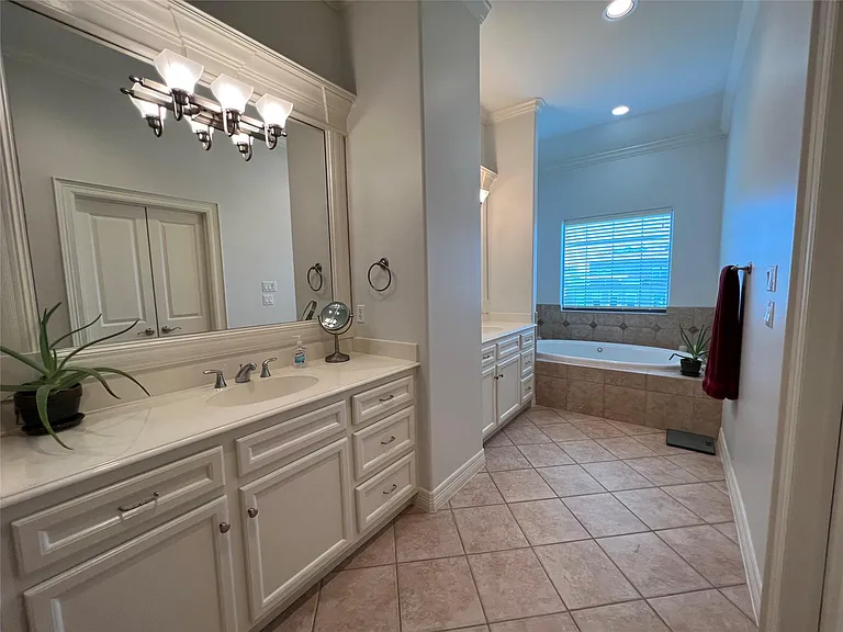 2807 Albany St — Photo 21