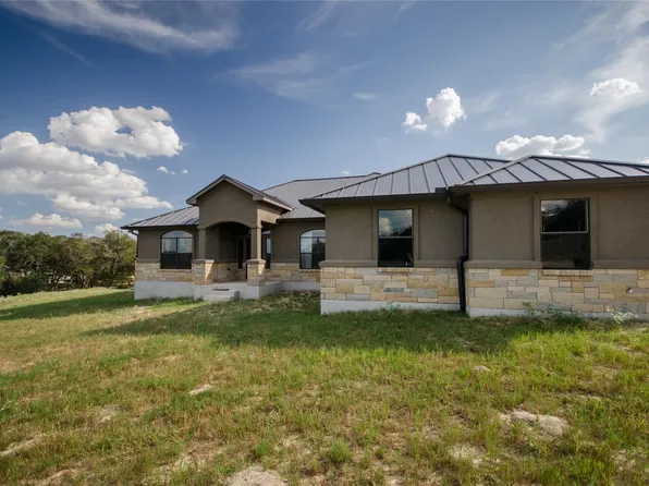 111 Powder Rdg, Luling, TX 78648
