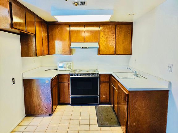 5th image of 327 E Live Oak St APT G