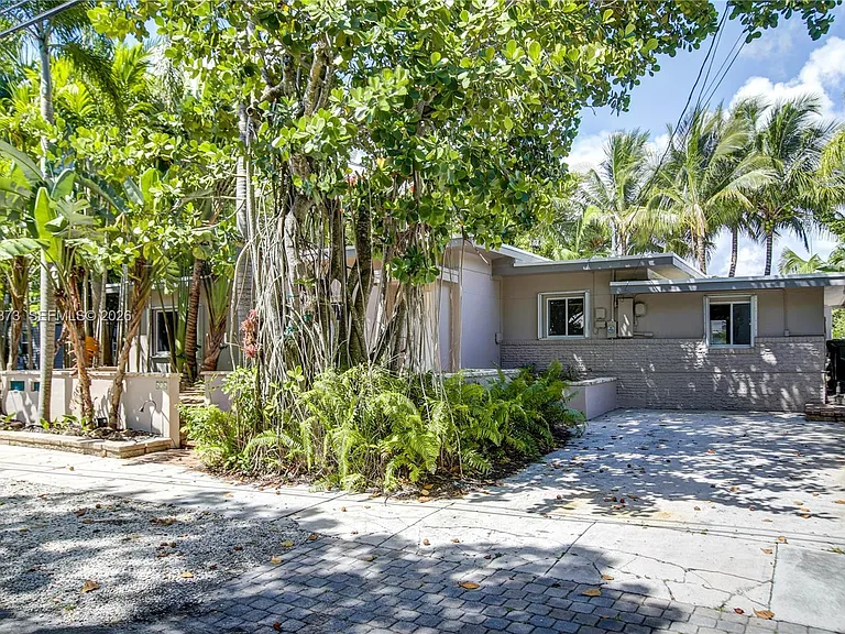 616 SW 11th Ct — Photo 3