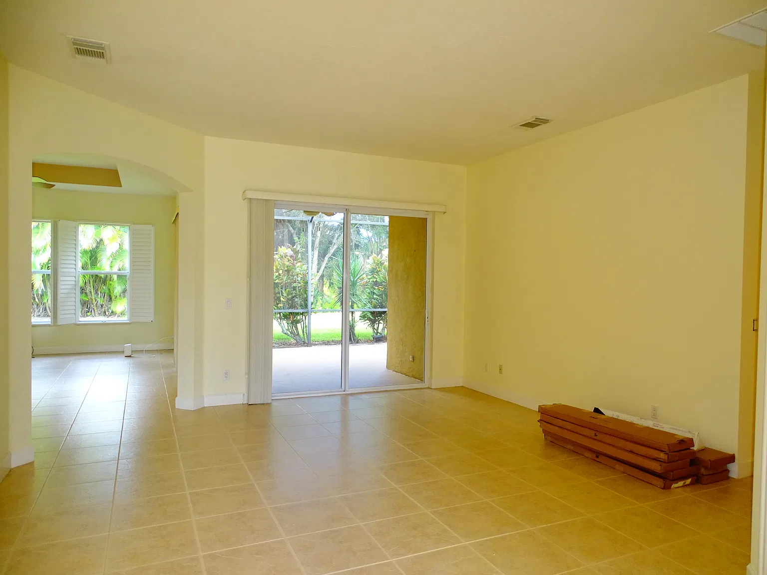 3 bed, 2.0 bath, 2376 sqft, $2,900 — Photo 4