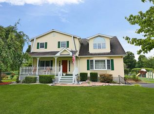 4 Toleman Ct, Rock Tavern, NY 12575
