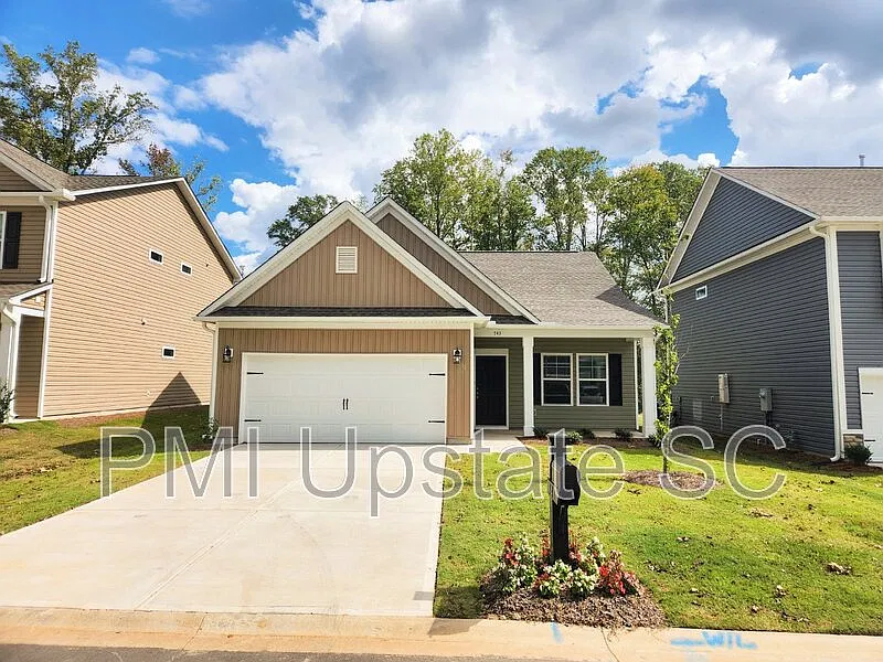 3 bed, 2.5 bath, 1796 sqft, $1,995 — Photo 1