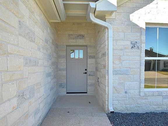 3rd image of 1808 Chateau Ln