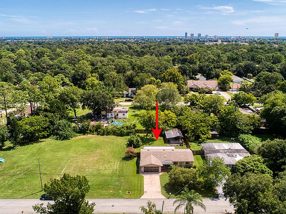 3rd image of 741 Garden Ln
