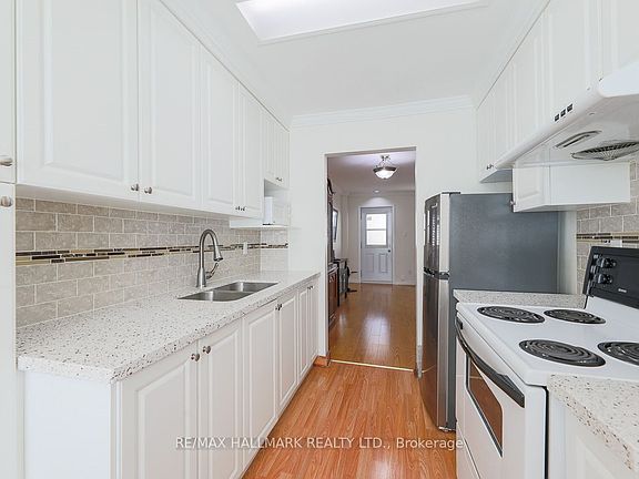5th image of 83 Rameau Dr #1