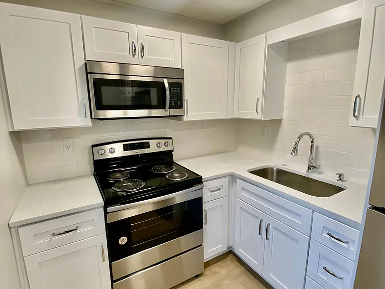 715 E Joliet St — Photo 3