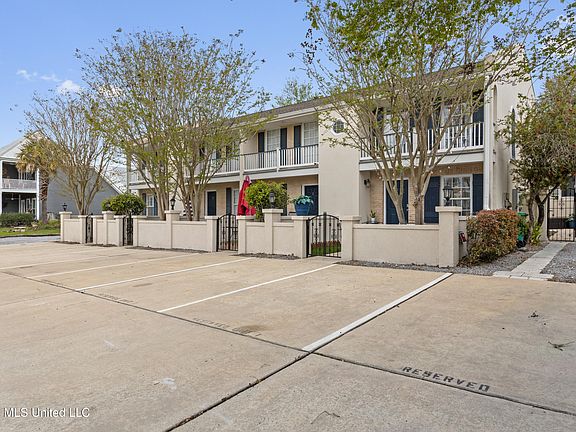 3rd image of 105 Demontluzin Ave APT 1