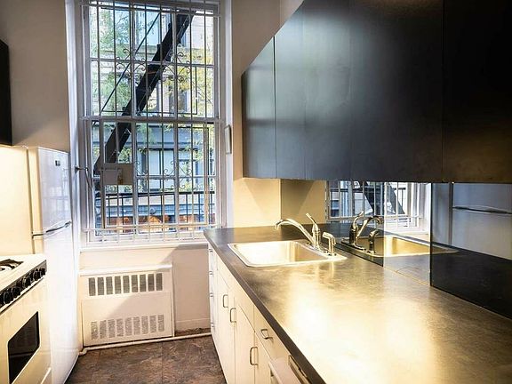 3rd image of 11 E 12th St Fl 2