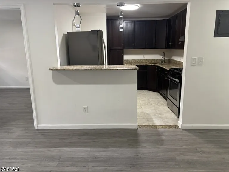 392 College Dr — Photo 6