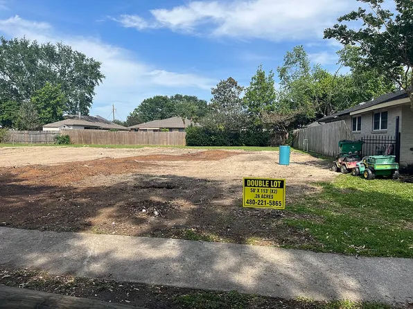 1339 Rose Garden Dr, Metairie, LA 70005