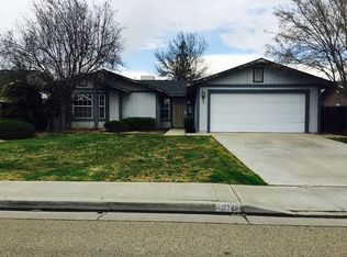 714 N Lillie Ave, Dinuba, CA 93618