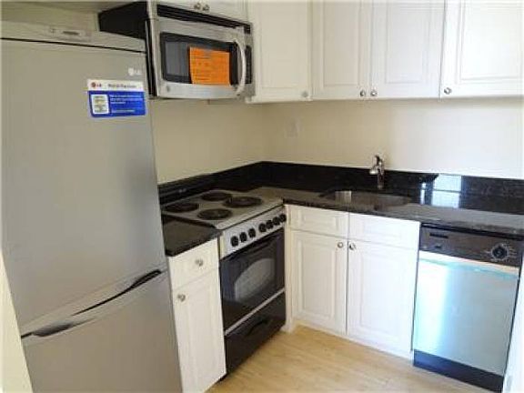 5th image of 200 Wadsworth Ave APT 33