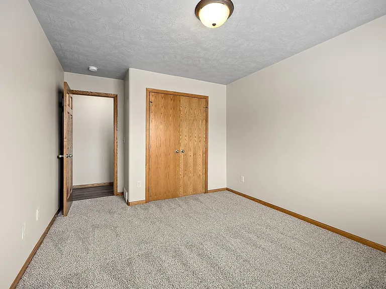 305 E 5th St #UPPER — Photo 14